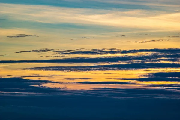 春の夕焼け空の雲 — ストック写真