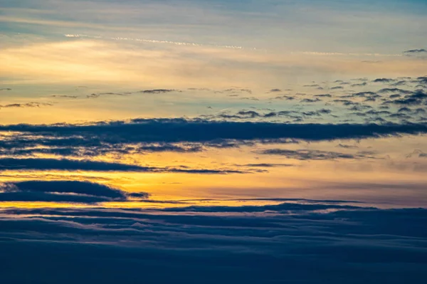 春の夕焼け空の雲 — ストック写真