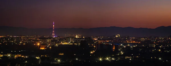 Pôr do sol sobre a cidade ucraniana — Fotografia de Stock