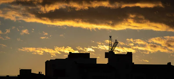 鶴を背景に日没時の雲 — ストック写真