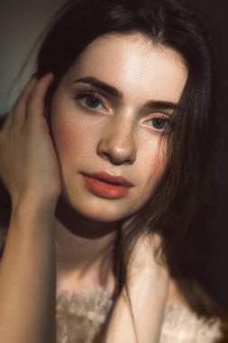 çok güzel seksi esmer kız portre çekim