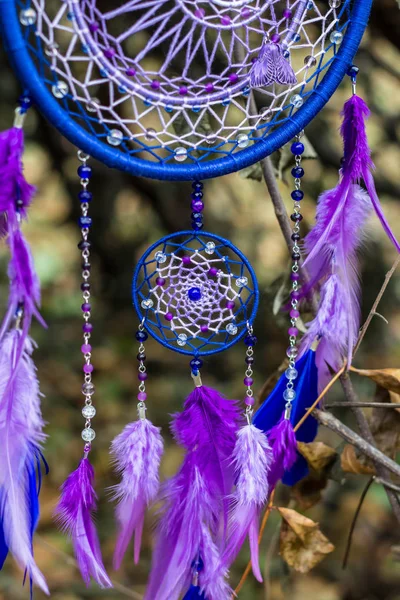 El ile yapılan bir dreamcatcher fotoğrafı — Stok fotoğraf