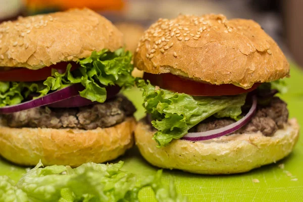 Närbild av hemgjorda hamburgare — Stockfoto