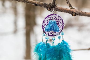 Tüyler deri boncuk ve asılı halatlar, Dreamcatcher küpe yapılmış