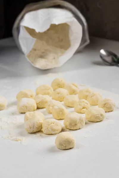 Råa dumplings med keso — Stockfoto