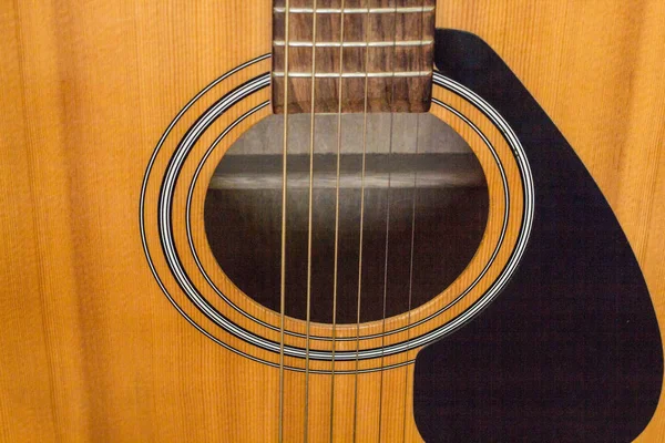 Detalhe da guitarra clássica com campo de profundidade rasa — Fotografia de Stock