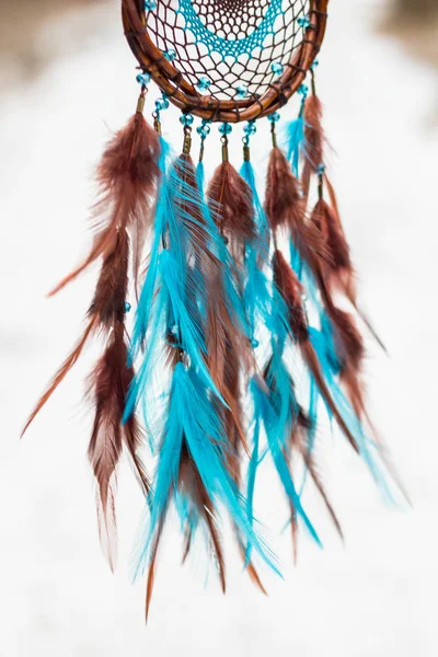 Dreamcatcher made of feathers, leather, beads, and ropes — Stock Photo, Image