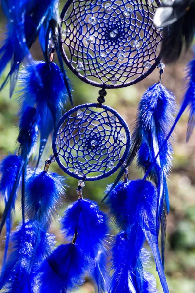 Dreamcatcher en plumes, cuir, perles et cordes — Photo