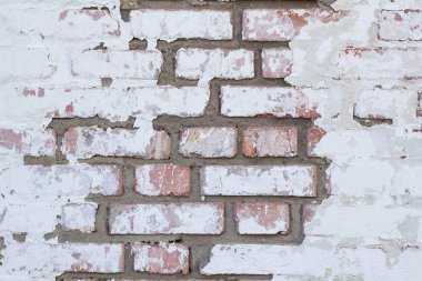 boş eski tuğla duvar doku. Eski püskü bina Cephesi hasarlı sıva ile