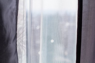 Windows, beyaz ve gri perde
