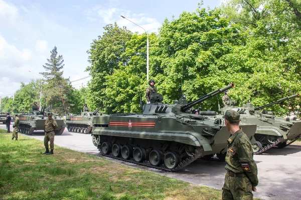 Nowotscherkassk, russland - 9. Mai 2017: Militärparade zum Tag des Sieges im Zweiten Weltkrieg — Stockfoto