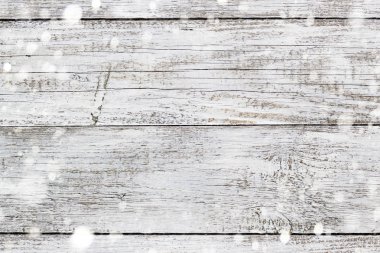 Kar arka plan ile Vintage Beyaz ahşap masa