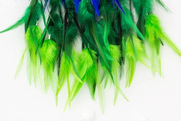 El yapımı rüya yakalayıcı iple asılı tüyler konu ve boncuk