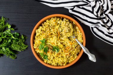 Biftek, havuç, soğan, sarımsak, biber ve kimyon. Geleneksel Asya mutfağı..