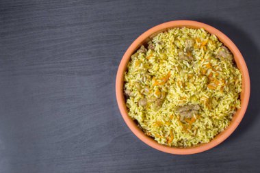 Biftek, havuç, soğan, sarımsak, biber ve kimyon. Geleneksel Asya mutfağı..