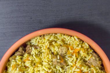 Biftek, havuç, soğan, sarımsak, biber ve kimyon. Geleneksel Asya mutfağı..