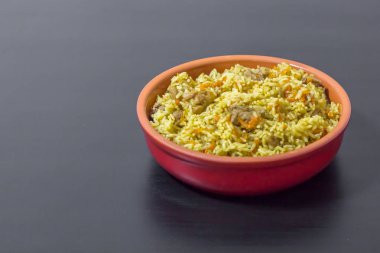 Biftek, havuç, soğan, sarımsak, biber ve kimyon. Geleneksel Asya mutfağı..