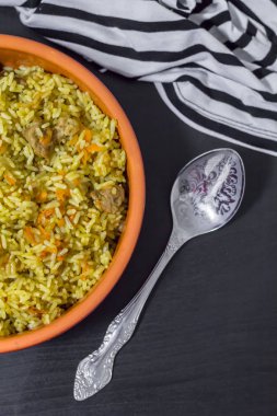 Biftek, havuç, soğan, sarımsak, biber ve kimyon. Geleneksel Asya mutfağı..