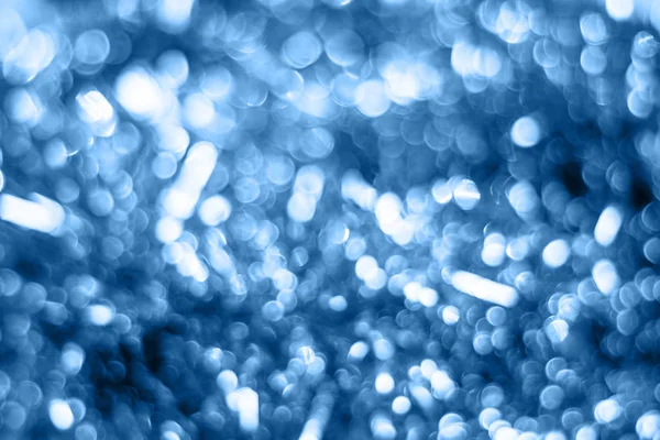 Navidad abstracto festivo con luces desenfocadas bokeh en color azul clásico de moda. fondo. Color del año 2020 . — Foto de Stock
