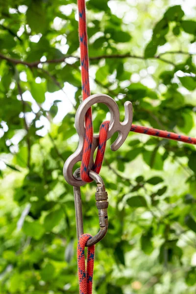 Type Insurance Mountaineer Climber Belay Device Eight Horned Belay Device — Stock Photo, Image