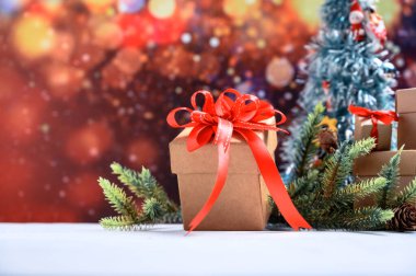 Mutlu Noeller ve mutlu yıllar. Ahşap arka planda kış tatili dekorasyonu.