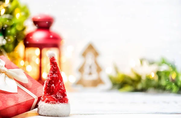 メリークリスマスとハッピーニューイヤー 雪と装飾と冬の季節の休日 — ストック写真