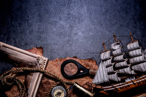 Kolumbův Den Piráti Poklad Světovou Mapou Objevným Vybavením Kopírovat Mezeru — Stock fotografie