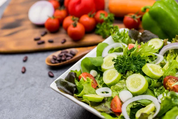 Mescolare Insalata Sano Verdure Biologiche Fresche Cucinare Alimenti Dietetici — Foto Stock