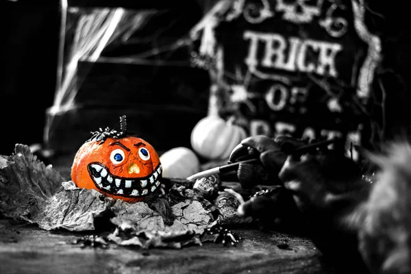 Счастливого Хэллоуина Оборотень Зомби Руки Рисуют Страшную Тыкву Трюка Вечеринки — стоковое фото