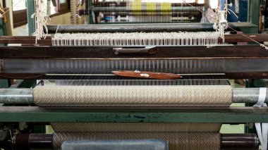 Dokuma ve Tayland ipeği. Bir şeyleri elle yapma becerisini içeren etkinlik