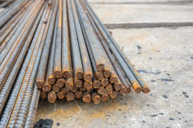 Büyük bir yapı veya ev inşa etmek için çelik yapı malzemeleri