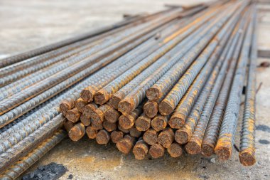 Büyük bir yapı veya ev inşa etmek için çelik yapı malzemeleri