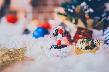 Mutlu Noeller ve mutlu yıllar. Kış sezonu tatili dekorasyonu.