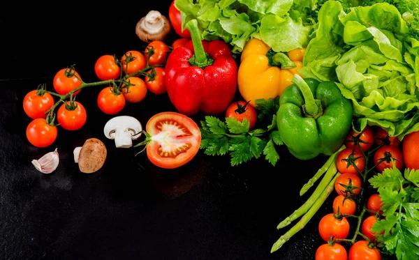 Färska Ekologiska Grönsaker För Matlagning Sallad Kost Och Hälsosam Mat — Stockfoto