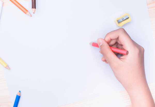 Искусство и игра. Вернемся к школьной деятельности. белый бумажный фон
.