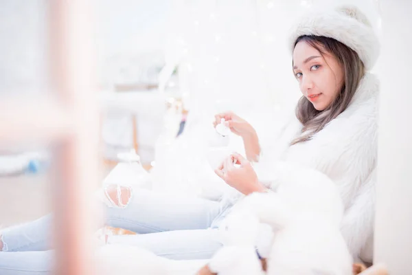 Giovane Donna Godendo Stagione Invernale Relax Stile Vita Durante Vacanze — Foto Stock