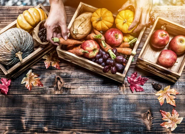 Ημέρα Των Ευχαριστιών Φόντο Φρούτα Και Λαχανικά Ξύλο Φθινόπωρο Και — Φωτογραφία Αρχείου