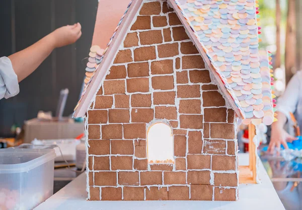 Hausgemachtes Lebkuchenhaus Zur Wintersaison Frohe Weihnachten Und Ein Gutes Neues — Stockfoto