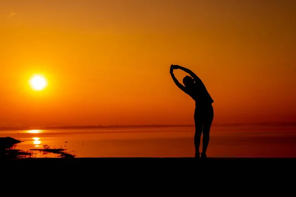 Mulher Desportiva Silhueta Com Pôr Sol Atividade Saudável Exercício Estilo — Fotografia de Stock