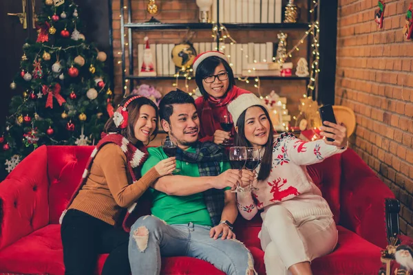 Festa Natal Ano Novo Com Amigos Inverno Final Ano Comemorando Fotos De Bancos De Imagens