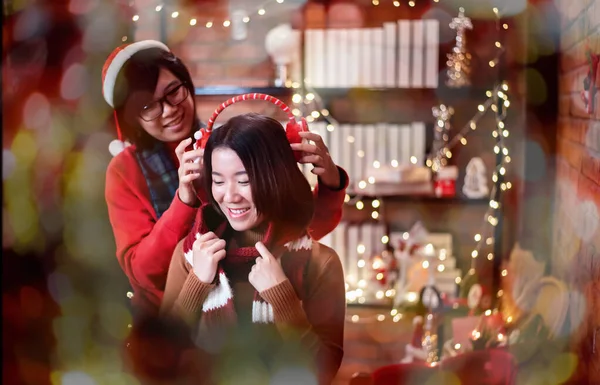 Festa Natal Ano Novo Com Amigos Asiáticos Inverno Final Ano Fotos De Bancos De Imagens Sem Royalties