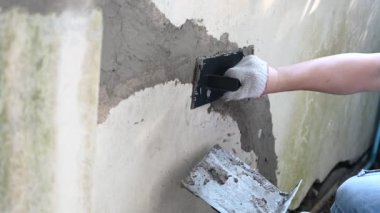 Evin duvar tamiri, tamircinin duvar tamiri görüntüleri.
