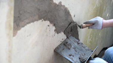 Evin duvar tamiri, tamircinin duvar tamiri görüntüleri.