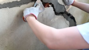 Evin duvar tamiri, tamircinin duvar tamiri görüntüleri.