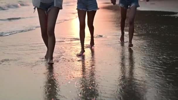 Asian Women Running Beach Travel Summer Holiday Thailand Relax Recreation — Stockvideo