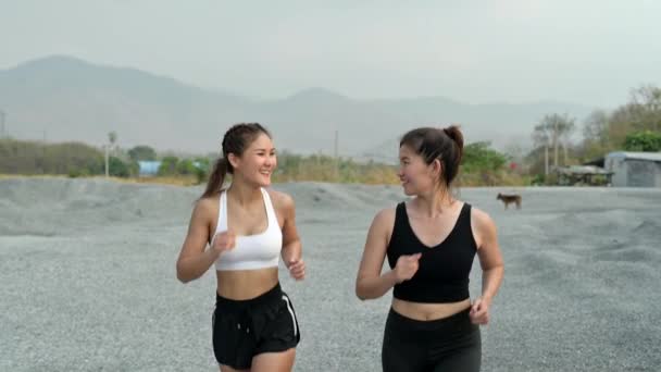 Lekkoatletka Biegająca Skale Azjatycka Biegaczka Trening Wytrzymałościowy Latem Zdrowy Styl — Wideo stockowe