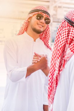 KPI ve hedef için Müslüman iş tokalaşması ve takım çalışması