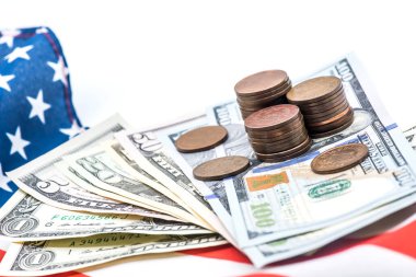 Amerikan Doları, Amerikan Banknotları, para ve finans, beyaz arka planda izole edilmiş.