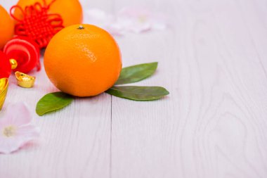 Çin Yeni Yılı, Portakallar ve Çin altınları, Geleneksel Asya tarzı