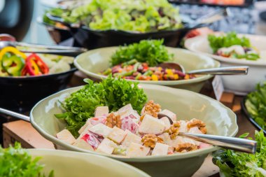 Akşam yemeği için salata, sağlıklı beslenme ve diyet yemekleri.